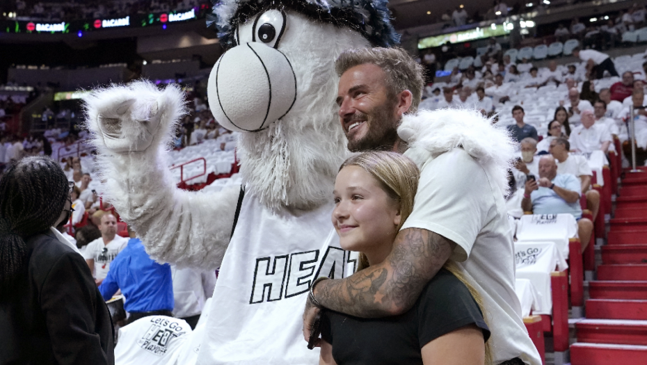 SRBIN ZABLISTAO PRED OČIMA SLAVNOG ASA Bekam doveo decu da gledaju Bogdana (VIDEO)