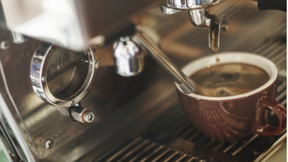 EVO KAKO DA UKLONITE FLEKU Ukoliko vam se prosula kafa na omiljeni komad garderobe
