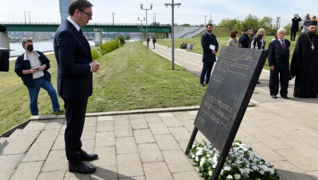 DUŽNI SMO NAŠOJ DECI MIR I STABILNOST Vučić: "Ako ne sanjamo o miru, on se neće ni desiti"