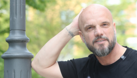 JA NEMAM DUŠE NI OBRAZA DA PEVAM! Boban Rajović slomljen zbog masakra, otkazao nastup zbog žrtava sa Cetinja