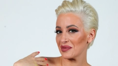 VODITELJKA ZADRUGE ODUZIMA DAH Skinula se Dušica Jakovljević, grudi stavila u prvi plan, komentari samo pljušte (VIDEO)