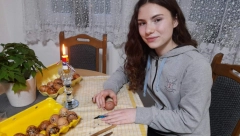 PRADEDOVOM PISALJKOM ČUVA TRADICIJU: Srbine, ne boj se, dok ovakvu decu odgajaš! (FOTO/VIDEO)