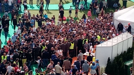 ZNA SE KO JE GLAVNA ZVEZDA Ogromna gužva, navijači pohrlili na druženje sa Đokovićem (VIDEO)