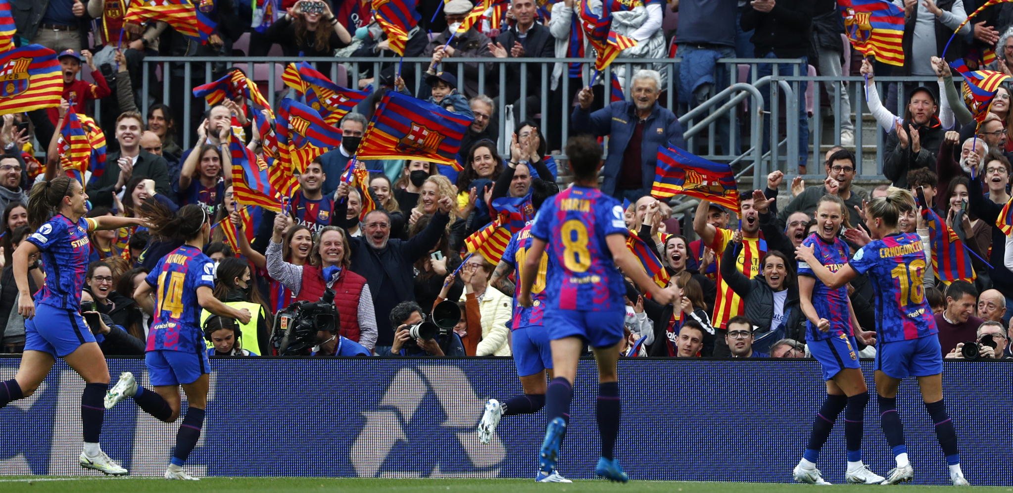 (PONOVO) PAO SVETSKI REKORD Fudbalerke Barselone gledalo više od 90.000 ljudi, one petardom najavile finale Lige šampiona (FOTO)