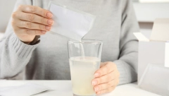 UZIMALA JE LEKOVE KOJE SVI PIJEMO PROTIV PREHLADE Umrla je zbog otkazivanja jetre, nakon što se slučajno predozirala!