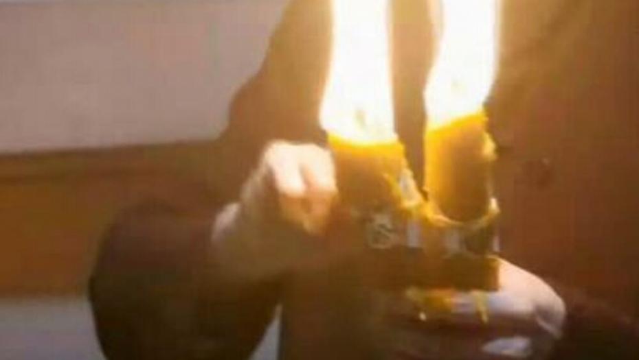 ČUDO U CRKVI SVETOG GROBA U JERUSALIMU Blagodatni oganj se pojavio, ograničen broj prisutnih na ceremoniji (VIDEO)