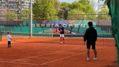 POSLE JEDNOG, NOVAK ODMAH ZAIGRAO DRUGI MEČ Nakon što je pobedio Rusa, drugi "protivnik" je već čekao Đokovića (VIDEO)