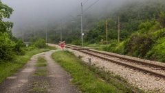 PREMINUO NA MESTU Tinejdžera udario voz u Mladenovcu dok je pretrčavao prugu!