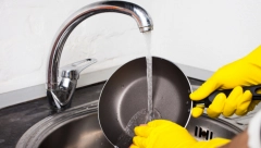 Biće kao nov: Uklonite tvrdokorne masnoće sa tiganja bez mučenja