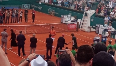 ĐOKOVIĆ IZNENADIO ČITAVU SRBIJU Novak nakon poraza pozvao četvoricu da izađu na teren, svi su se oduševili scenom (FOTO)