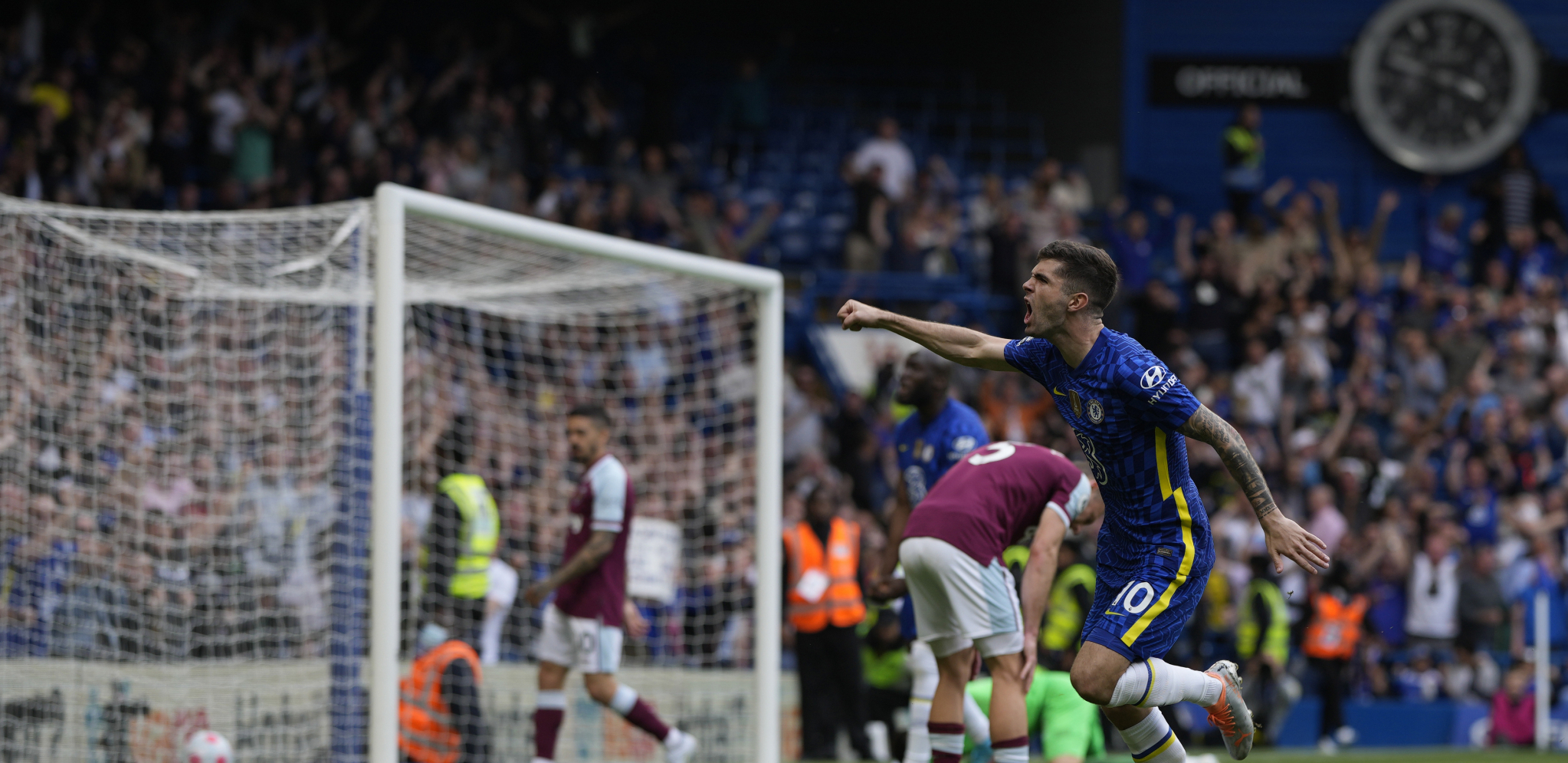 LUDILO U LONDONU Čelsi u 90. minutu do pobede u derbiju, Barnli iznenadio "vukove" i ostao u igri za opstanak