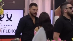 SVAĐA I NA USKRS Viki zamerila Marku poglede na sve strane, Osmakčić je oduvao, pa nastao haos u Beloj kući