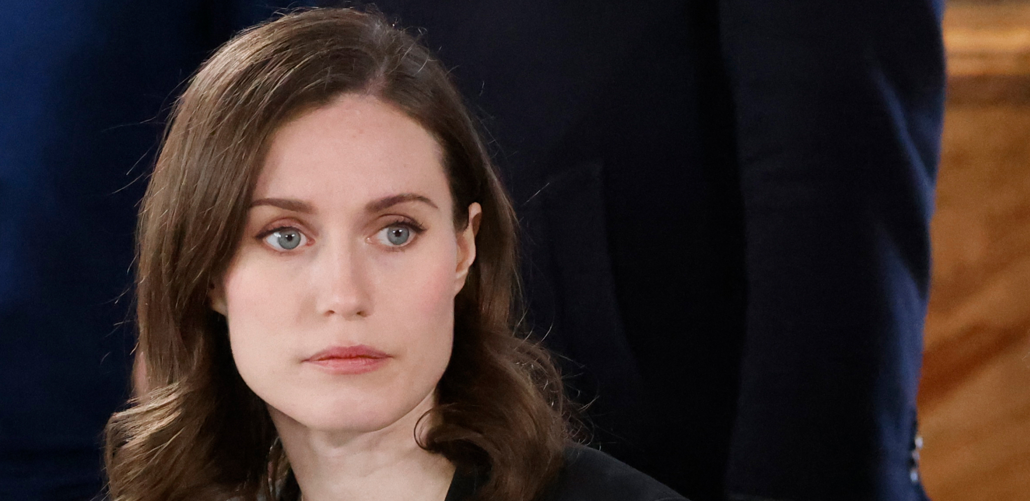 BIVŠA PREMIJERKA FINSKE PONOVO ŠOKIRA Sveže razvedena političarka nastavila sa skandaloznim fotkama! (FOTO)