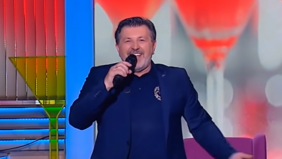 OD JEDNE PESME ZARADIO ZA STAN I KOLA Folker uživa u bogatstvu i kite ga parama, a poklon koji je dobio šokirao je sve