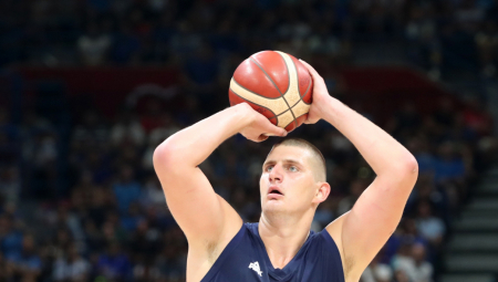 TAKO TO RADI DVOSTRUKI MVP NBA LIGE Potez Jokića koji je prelomio utakmicu (VIDEO)