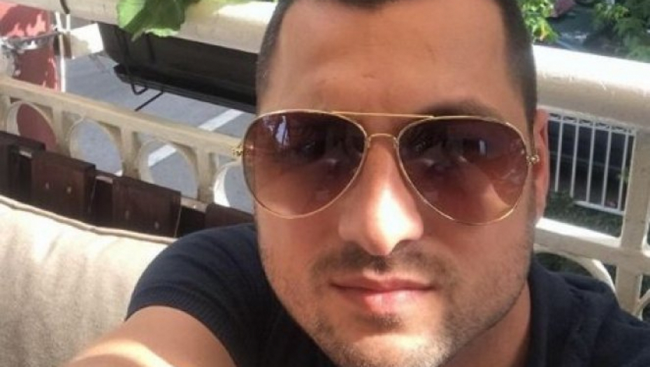 NAŠ PEVAČ DOBIO PETO DETE Sinu dao neobično ime, a fotografijom iz porodilišta raznežio mnoge!