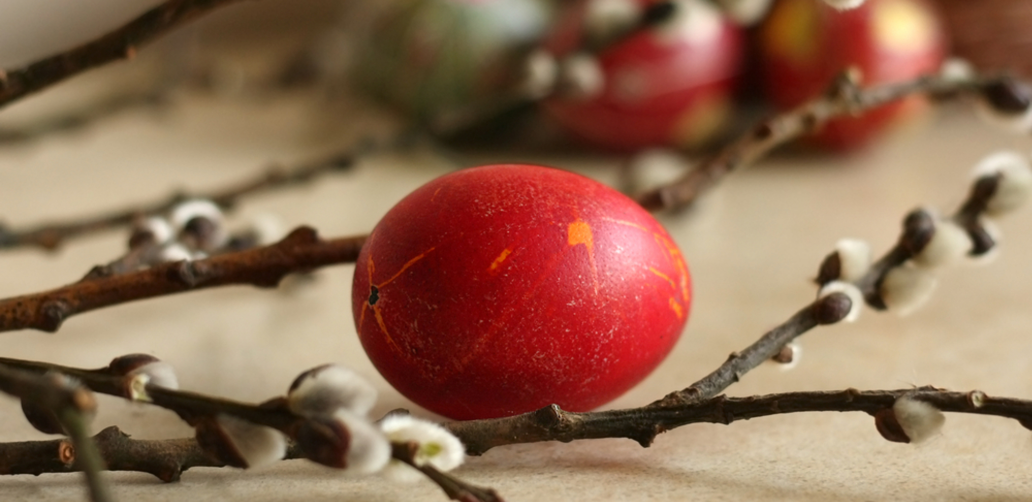 NIKAKO NE BACAJTE ČUVARKUĆU, TO DONOSI NESREĆU Evo šta da radite sa njom kada prođe Vaskrs!