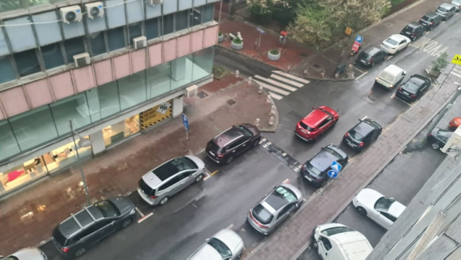 NEVREME U BEOGRADU I OKOLINI! Jak pljusak i vetar nakon velike vrućine, pojavila se čak i pijavica (VIDEO)
