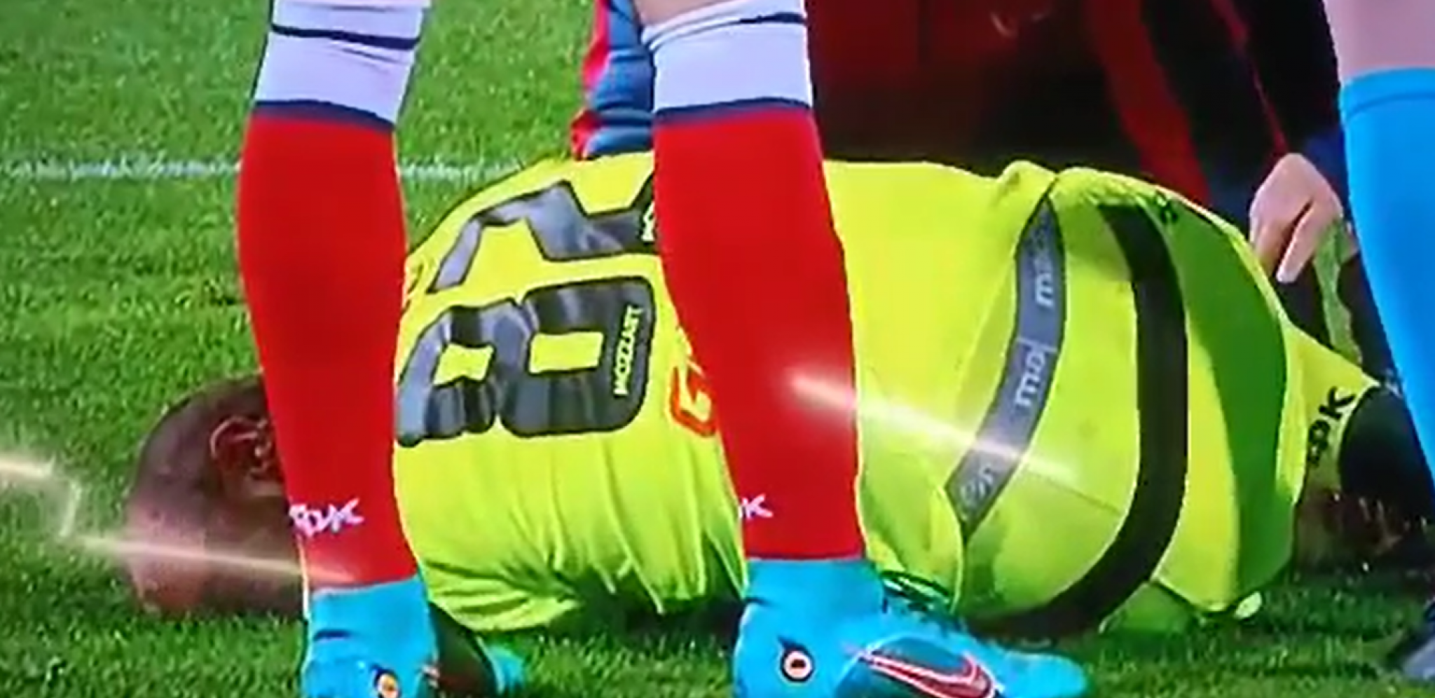 SVI SU SE UHVATILI ZA GLAVU NA "MARAKANI" Sudar Erakovića i kapitena Zvezde, Borjan se previjao od bolova (VIDEO)