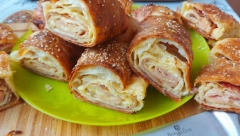 MEKAN I HRSKAV SPECIJALITET Pita sa krompirom, šunkom i sirom, toliko dobra da bi je i sit jeo