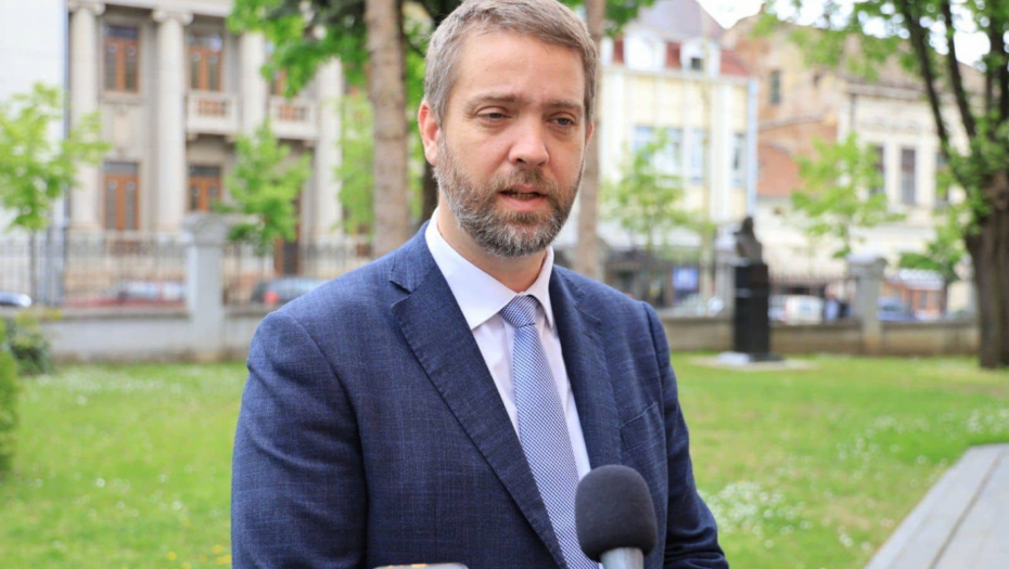 POTPISAN UGOVOR O PROIZVODNJI ELEKTRIČNOG AUTOMOBILA U KRAGUJEVCU Dašić: Za nas je to strašno značajno, zbog Kragujevca, zbog cele Šumadije