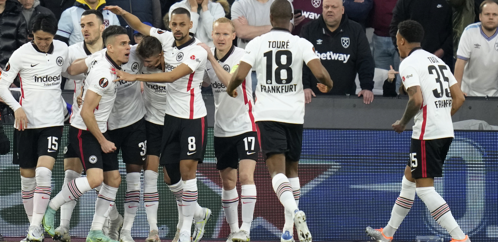 POZNATO ZA KOGA TREBA DA NAVIJAMO Finale Lige Evrope između Ajntrahta i Rendžersa utiče i na srpski fudbal