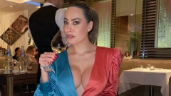 BIVŠI TRENER ZVEZDE U DRUŠTVU PO*NO GLUMICE Osvojio titulu sa crveno-belima, ostao upamćen po skandalima, a sada provodi rođendan sa prsatom Italijankom (FOTO)