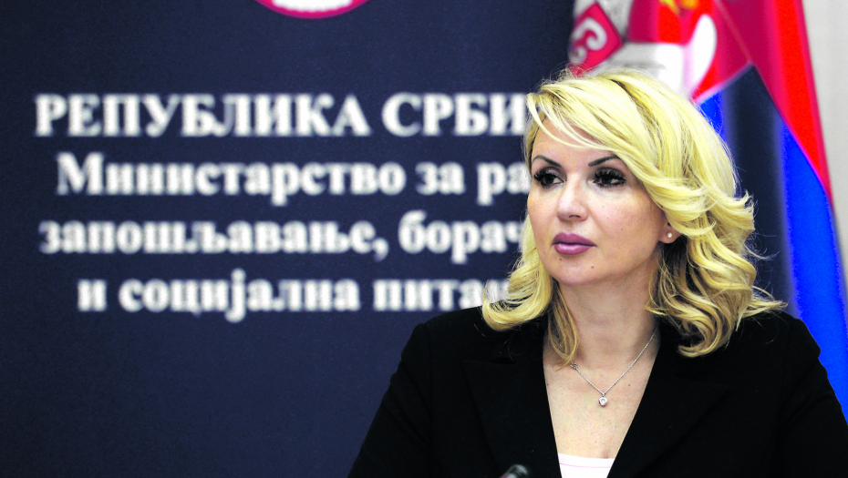 "MRŠ NAZAD U VUKO**BINU!" Ovo je jezik lažnih boraca protiv nasilja, jezive uvrede na račun ministarke Kisić Tepavčević!