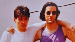 PREPOZNAJETE LI SRPSKOG GLUMCA SA FOTOGRAFIJE? Viđate ga u seriji "Igra sudbine", ženama je posebno drag i šarmantan