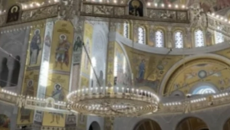 NAJVEĆI LUSTER NA SVETU Srpska Aja Sofija, pored ove impozantne postave, ima mozaik koji na posebnom svetlu stvara iluziju da se sveci kreću (VIDEO)