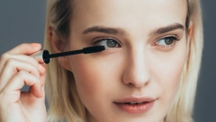 Trik sa bebi puderom: Uradite ovo i imaćete duge trepavice, pune volumena