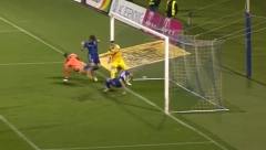 OVO SE NE VIĐA NI NA VIDEO IGRICI Komičan autogol u Zagrebu koji je pogurao Dinamo ka tituli (VIDEO)