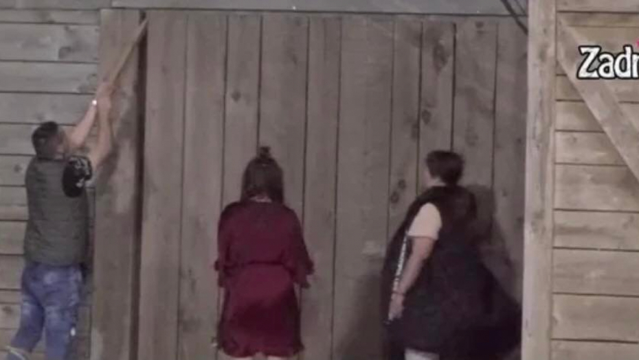MILJANA I BEBICA BEŽE IZ RIJALITIJA Nenad pokušao da razvali ogradu, trudna Kulićka mu pomaže, drama u Zadruzi