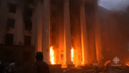 SPALJIVALI LJUDE UZ "SLAVA UKRAJINI" Osam godina od zločina u Odesi (VIDEO)