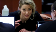 "ŽELIM DA TE POCEPAM, PROŽDEREM I UŽIVAM U TVOM UKUSU!" Jeziva poruka Amber Herd upućena Džoniju Depu procurila na suđenju (VIDEO)