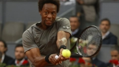 NOVAK GA ISPRAŠIO, PA SE POVREDIO Monfis ne igra na mastersu u Rimu