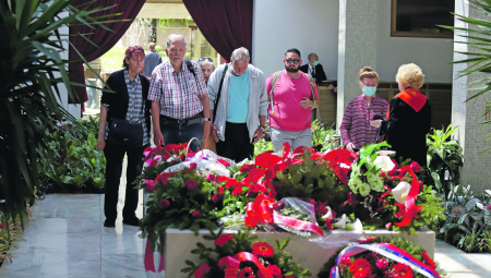 Alo! u Kući cveća na dan smrti najvećeg sina naroda i narodnosti  Suze na Titovom grobu i posle 42 godine!