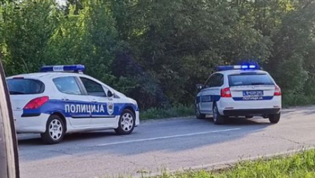 UŽASNA SCENA KOD MOSTARSKE PETLJE U saobraćajnoj nezgodi povređene dve osobe, Hitna na licu mesta