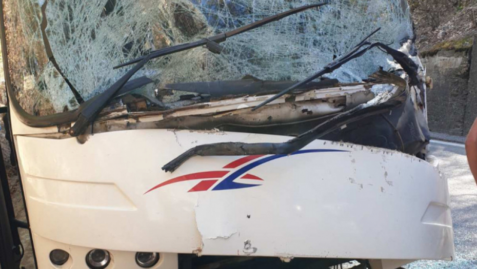 NESREĆA U CRNOJ GORI Autobus sa studentima iz Severne Mitrovice sudario se sa kamionom