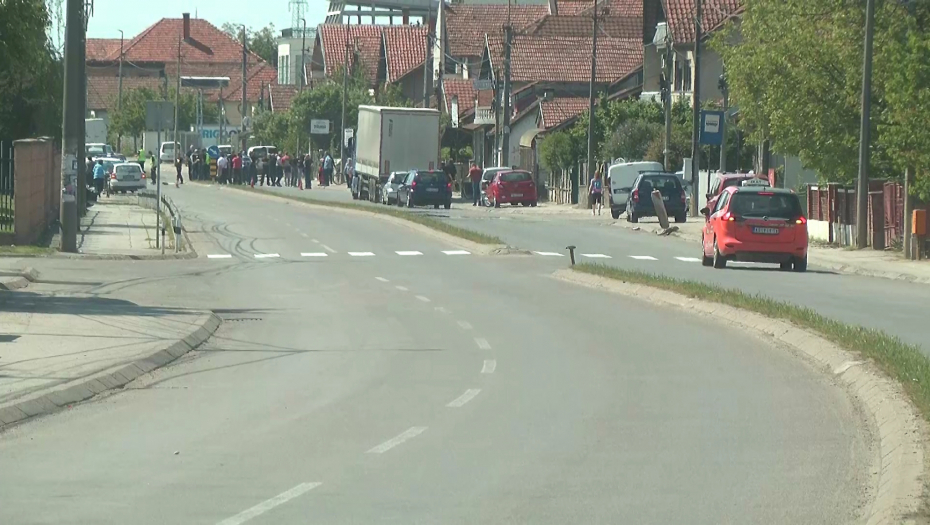 AUTO NALETEO NA DVE DEVOJČICE Nesreća se dogodila na pešačkom prelazu (VIDEO)