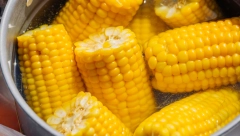BRZO I LAKO, ZA SAMO 10 MINUTA Ako dodate ova dva sastojka dok kuvate kukuruz dobićete savršenstvo od ukusa