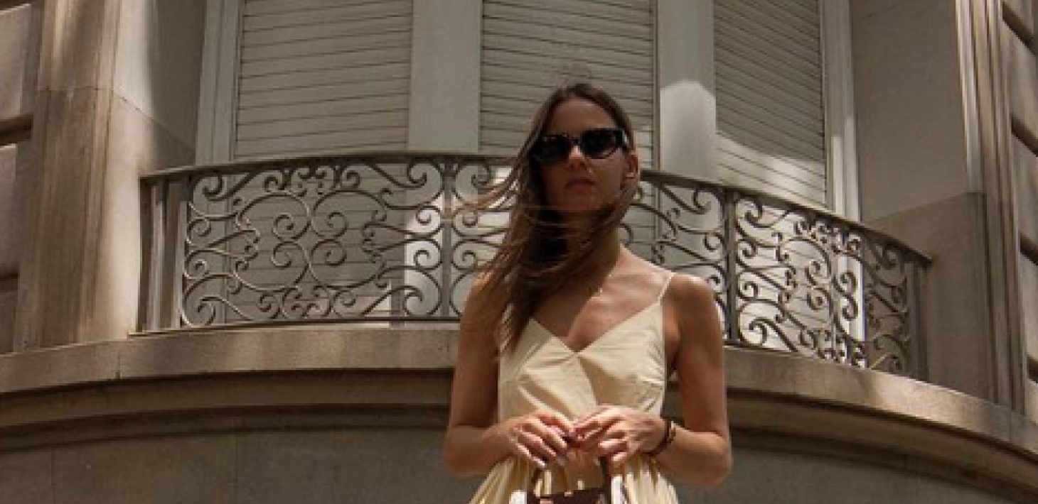 PREDSTAVLJAMO VAM VANVREMENSKI TREND Letnje torbe koje možete nositi uz svaku kombinaciju