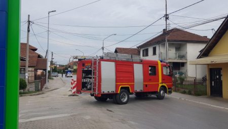 POŽAR U SELU KOD TRGOVIŠTA Buknula vatra na porodičnoj kući