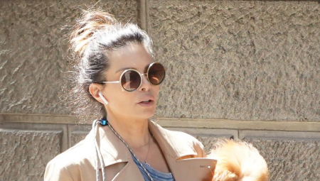 NIKOLINA PIŠEK STIGLA U BEOGRAD! Voditeljka pozira na ulici vidno utučena, a odmah je potkačila i Mišu Grofa (FOTO)