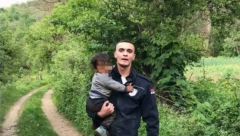 BRIGA O DECI I NJIHOVOJ BEZBEDNOSTI PRIORITET ZA MUP SRBIJE! Ovo je policajac Uroš iz Bora koji je našao nestalog mališana