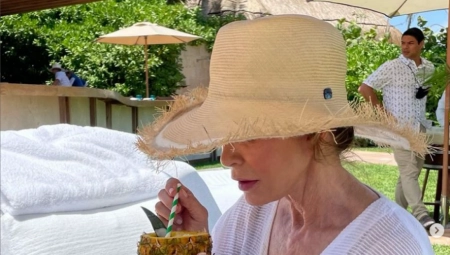 IMA SKORO 80 GODINA, A IZGLEDA KAO ŽENA U ČETRDESETIM Tajna je u napitku koji ispija svako jutro, svi možemo da ga napravimo (RECEPT)