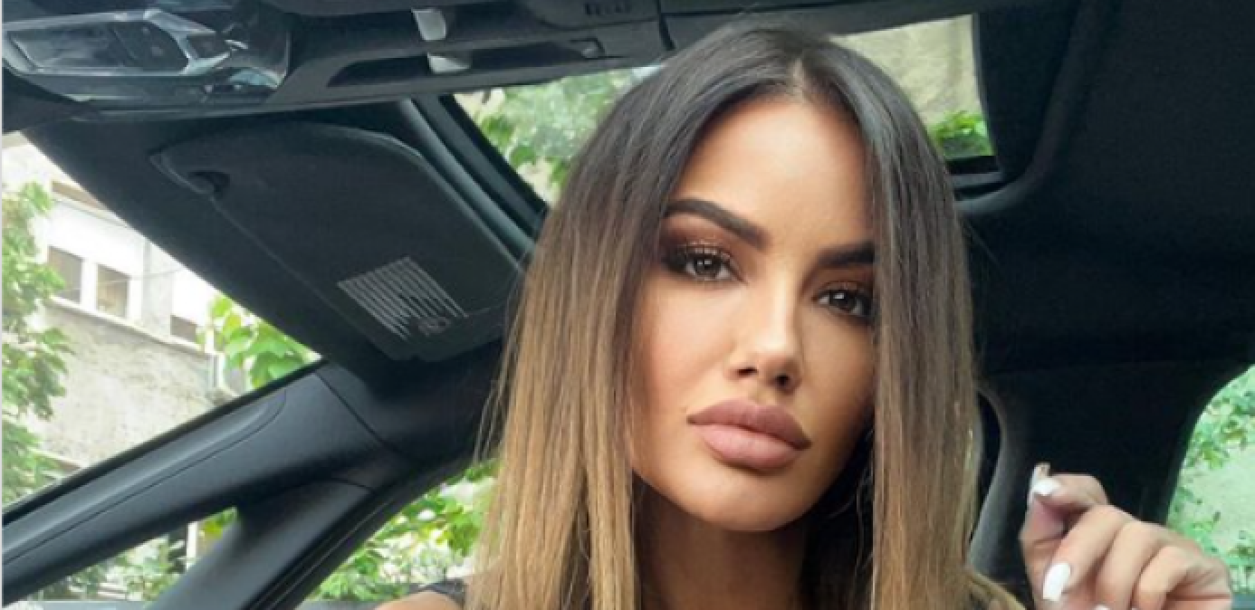 RAZGOLITILA SE! Sindi Models skinula se u kupaći i oduvala sve, komentari samo pljušte  (FOTO)