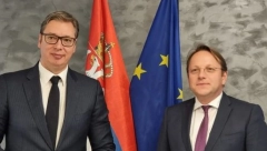 PREDSEDNIK SRBIJE U RADNOJ POSETI BRISELU Vučić se sastao sa Varheljijem (FOTO)