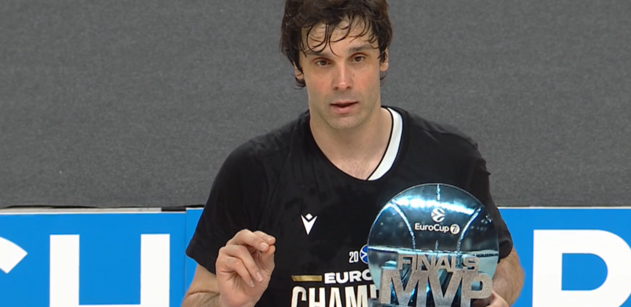 JEDAN JE TEO KAPITEN Teodosićeva supruga ogorčena odlukom Pešića (FOTO)