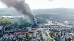 STRAHUJE SE DA IMA MRTVIH U SLOVENIJI Direktor fabrike Melamin: Bojim se da je 4 ili 5 osoba nastradalo, vode se kao nestali